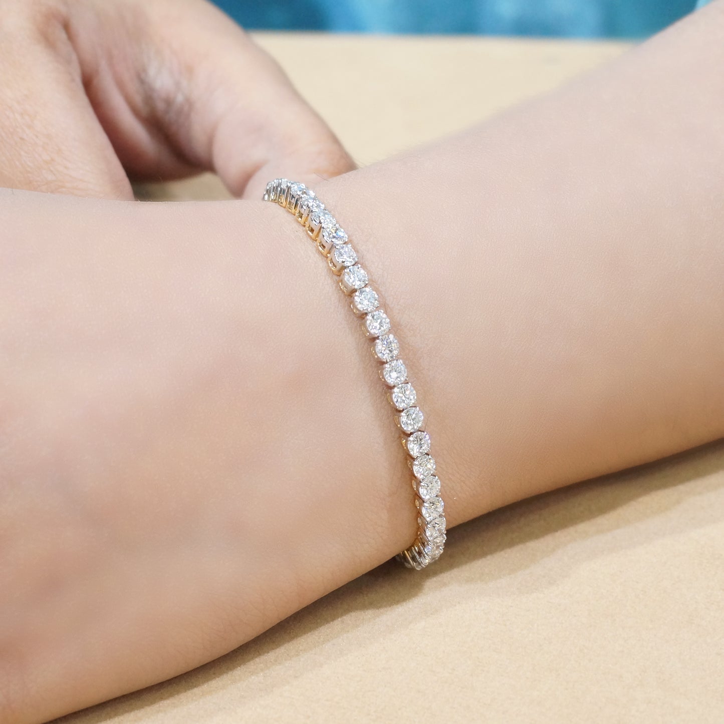 10 pointer round tennace bracelet