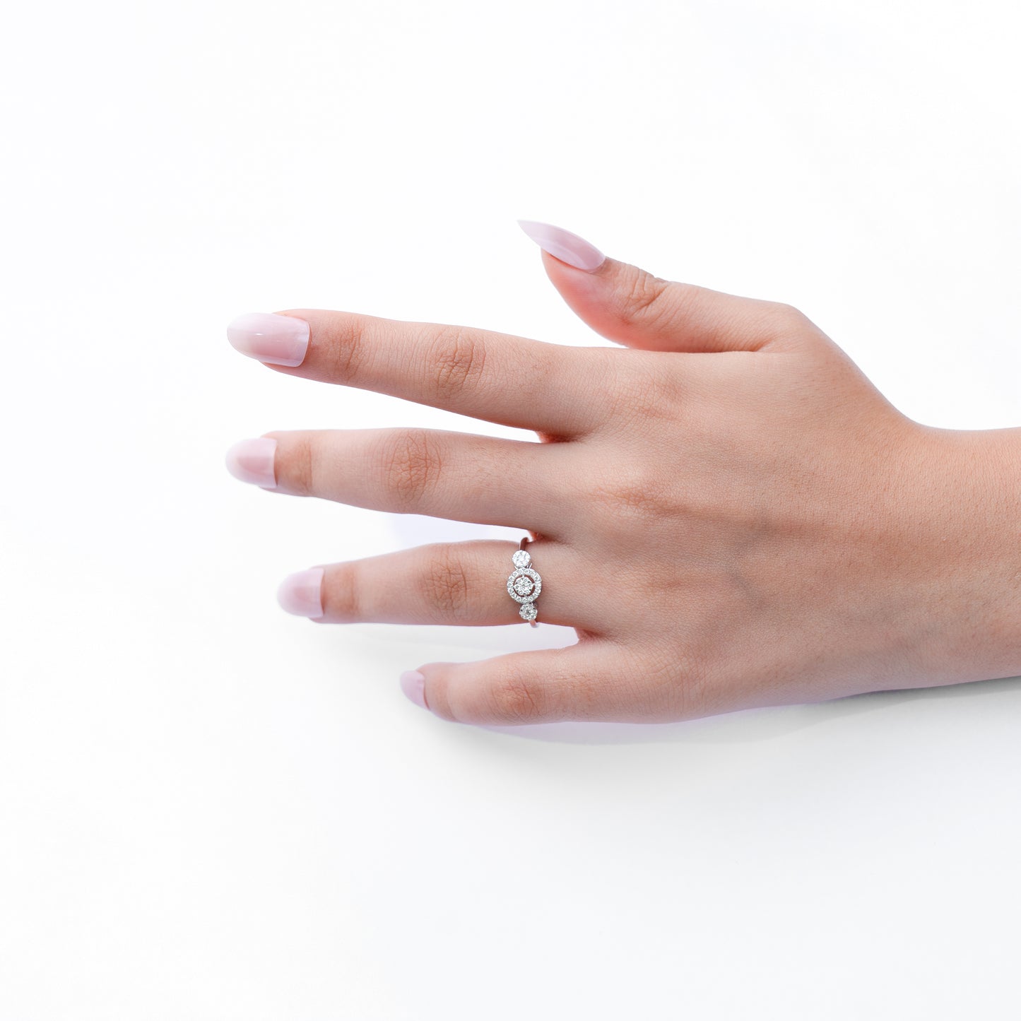 0.35 CT, VS1 IGI Certified Cluster Halo Ring in 92.5 Silver with Palladium (Silvadium) for Girls and Women, Hallmarked & An ideal gift for anniversaries, birthdays and Valentine’s Day,