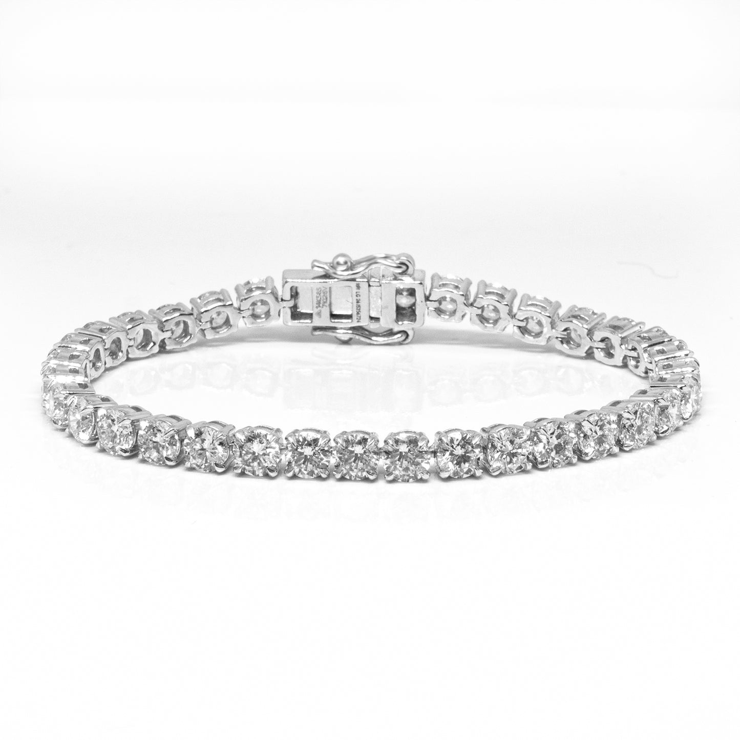 30 pointer round tennace bracelet