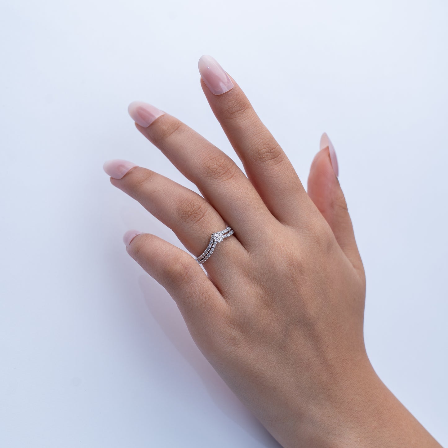 Lab Grown Diamond 0.65 CT, VS1, V-shaped Silvadium (92.5 Silver + Palladium) Ring,3.40g IGI Certified & Hallmarked